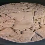 la_coyolxauhqui_en_el_templo_mayor_2015.jpg