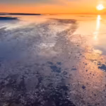 no-sunset-until-august-inside-alaskas-northernmost-town-living-through-84-days-of-endless-daylight.j.avif