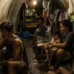 shocking-reality-of-100-families-living-beneath-manila-highways-in-the-philippines.jpg
