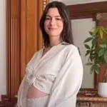 anne-hathaway-says-she-was-shocked-to-learn-she-was-pregnant-with-baby-no-3-were-calling-this-one-ou.avif
