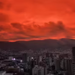 caracas-sky-turns-blood-red-after-venezuela-earthquakes-scientists-explain-the-39candilazo39-phenome.avif