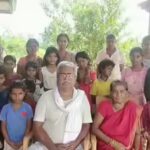 hare-ram-pandey-with-his-daughters.jpg