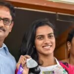 pusarala-v-sindhu-with-her-parents-photo-credit-sportstarthehinducom.jpg