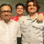 sonu-nigam-with-his-father-agam-kumar-nigam.jpg