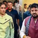 vinesh-phogat-and-brij-bhushan-saran-singh.jpg