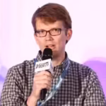 youtuber-hank-green-faces-backlash-after-admitting-ai-use-in-research-for-ask-hank-anything-episode.avif
