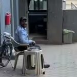 employees-bond-with-security-guard-at-new-workplace-wins-hearts.jpg