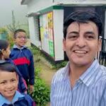 harshit-sanguri-with-his-students.jpg