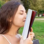 psychology-explains-that-people-who-smell-books-before-reading-them-do-not-do-it-just-for-fun-its-fa.avif