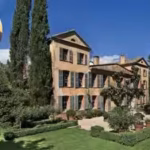 george-clooneys-425-acre-french-estate-has-vineyards-and-olive-groves-he-now-plans-an-italian-restau.avif