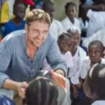 gerard-butler-visited-liberia-in-2013-marys-meals-now-feeds-95000-children-daily.jpg