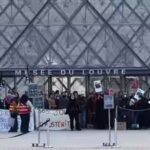 paris-louvre-museum-blocked-by-protesters-in-support-of-the-high-school-student-movement.jpg