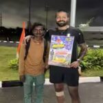 ravi-with-his-fav-cricketer-hardik-pandya-in-bengaluru.jpg