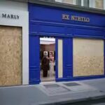 wooden-panels-on-shops-in-paris.jpg